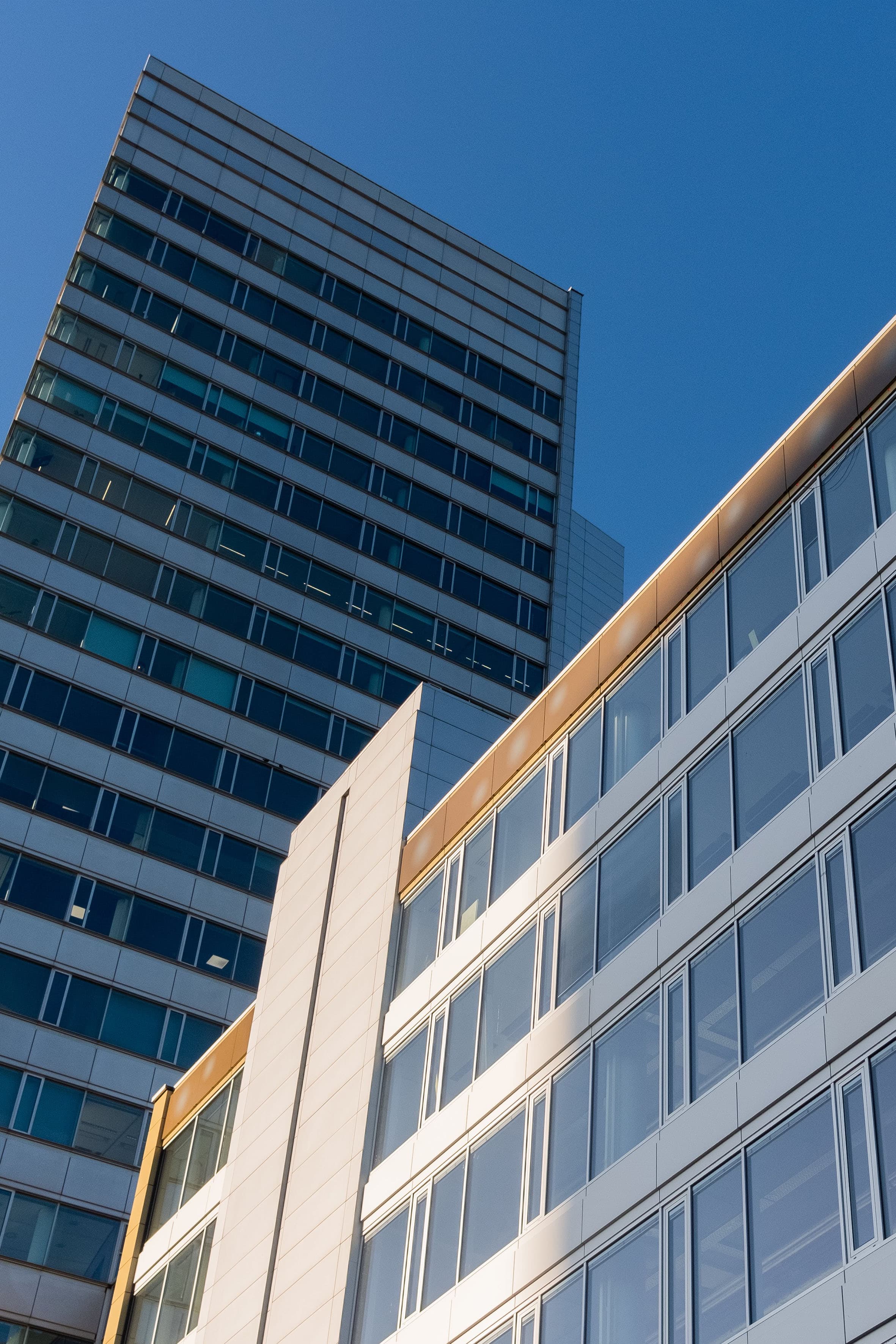 Intelligente Solarpanel-Fassade für das Pharos-Projekt