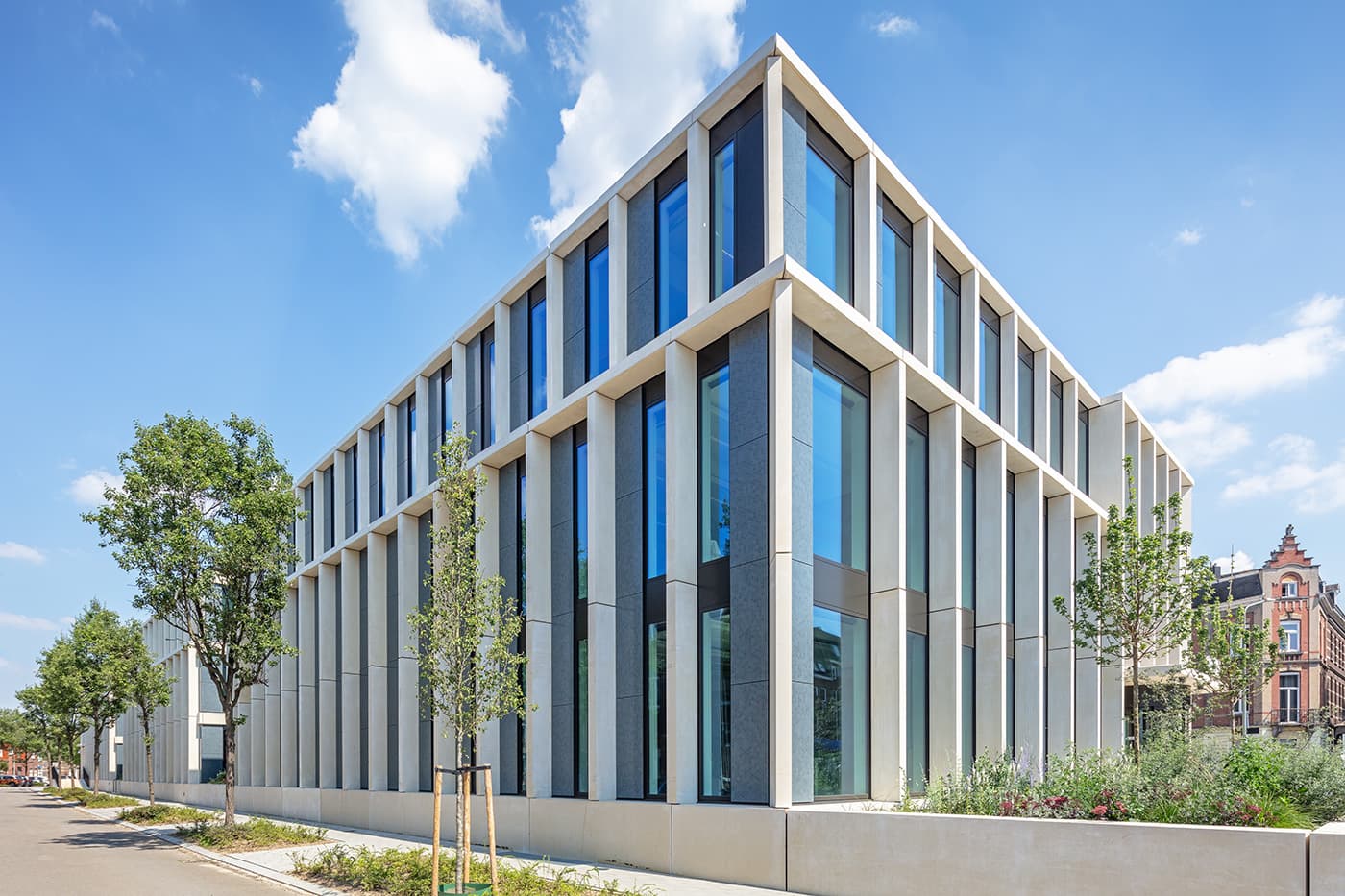 Zonnegevel Hoofdkantoor dsm-firmenich Maastricht | Solar Facade Head office dsm-firmenich Maastricht | Solarix