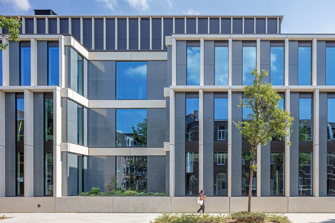 Zonnepanelen aan de gevel als esthetische en duurzame energieoplossing