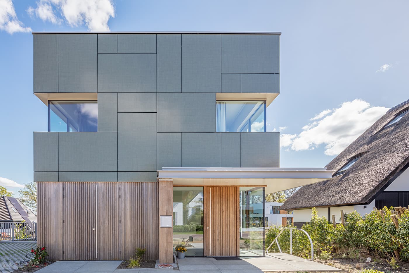 Energie-opwekkende woning in Lichtenberg met gekleurde zonnepanelen in de gevel | Amersfoort | Solarix